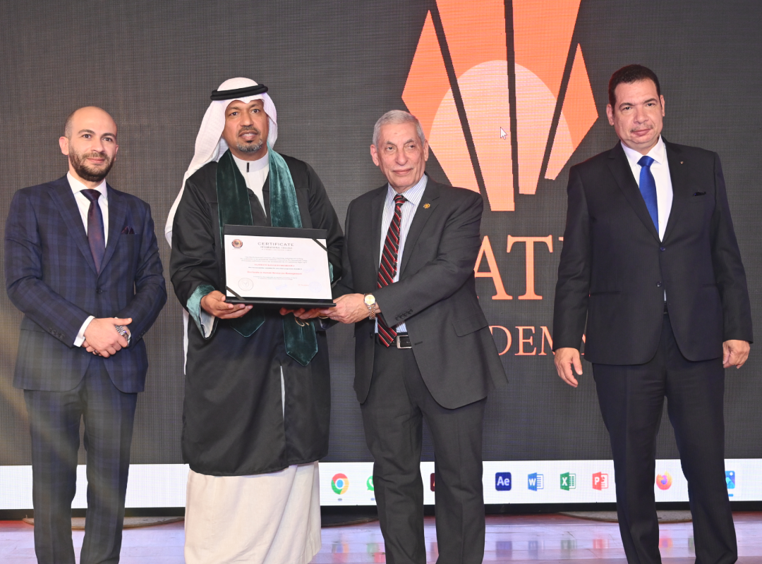  Pictures of the handing over of certificates from the Sharm El Sheikh 2023 ceremony 